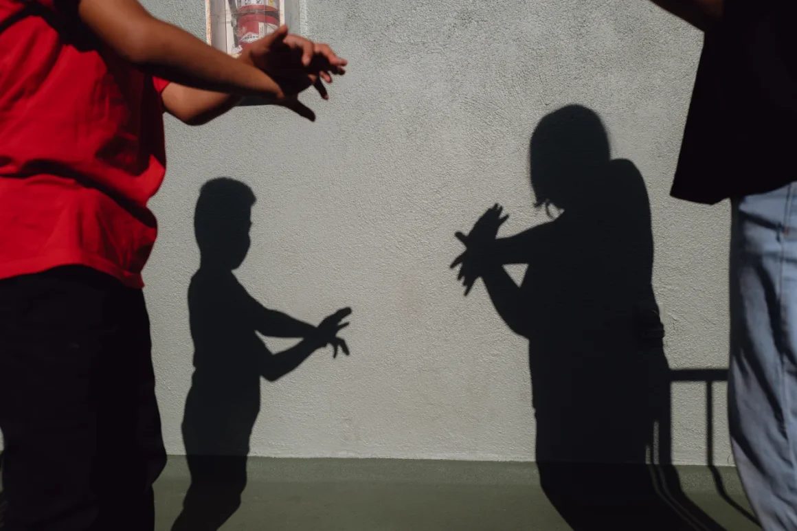 Niños estadounidenses quedan abandonados cuando ICE se lleva a sus padres
