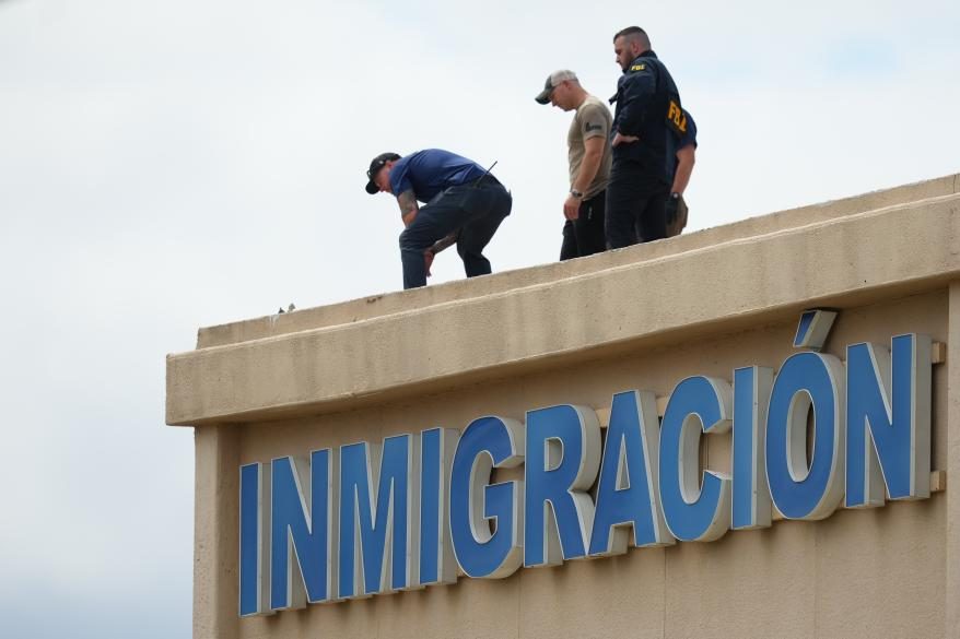 FBI: Tirador de Dallas quería causar "verdadero terror" a los agentes migratorios