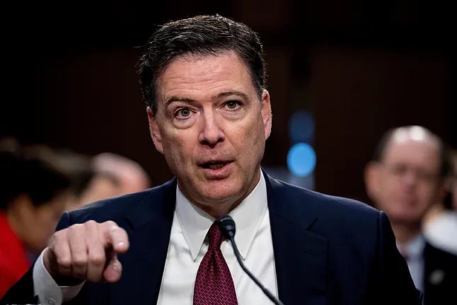 Imputan a James Comey, exdirector del FBI que investigó la campaña de Donald Trump