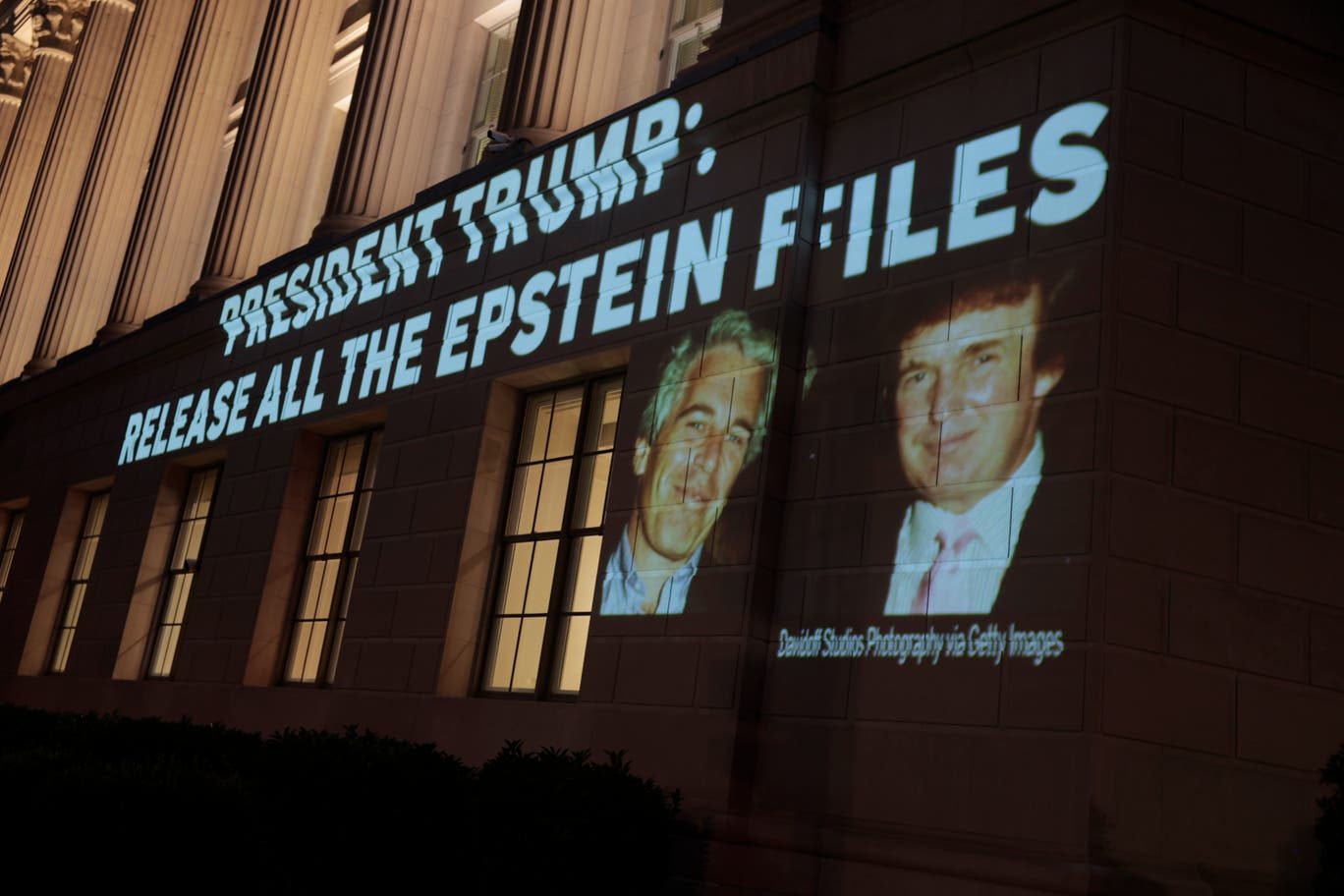 El momento en que los archivos de Jeffrey Epstein sacudieron la Casa Blanca
