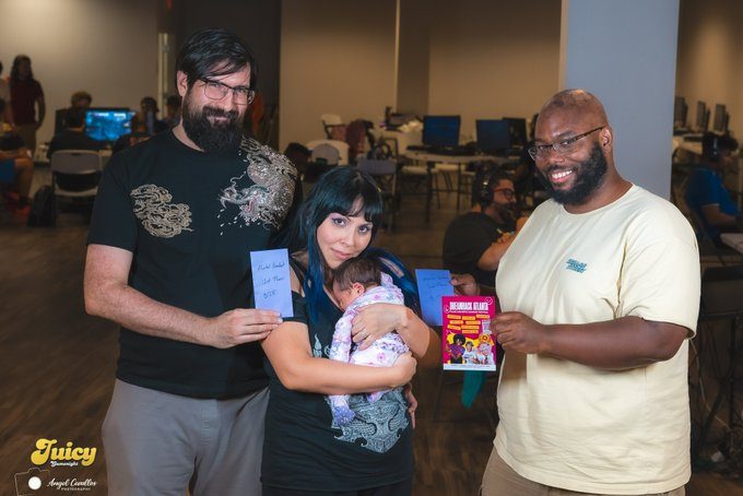 "Mamá luchona": Mujer de Florida ganó torneo de Mortal Kombat con su recién nacida en brazos