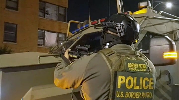 VIDEO: Cientos de agentes federales realizan operativo contra miembros del Tren de Aragua en Chicago