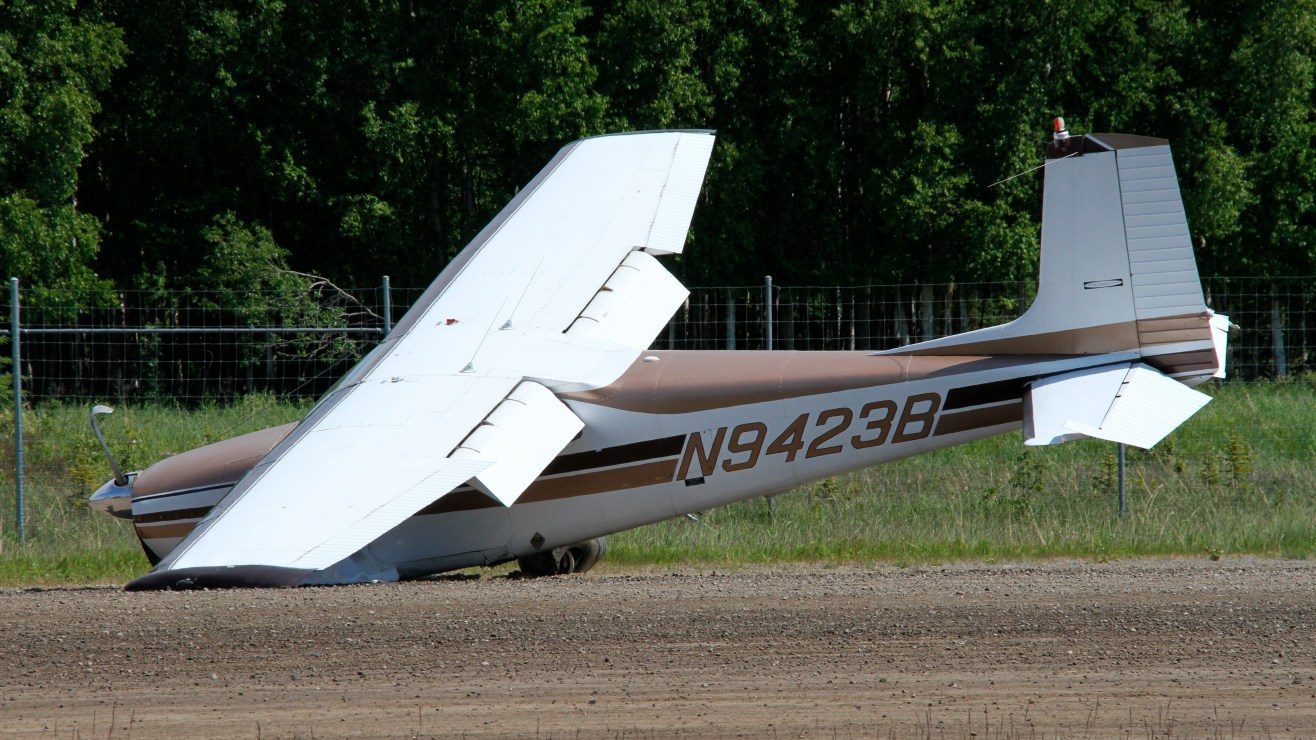 Tragedia en Colorado: dos aviones se estrellaron al intentar aterrizar y una persona murió