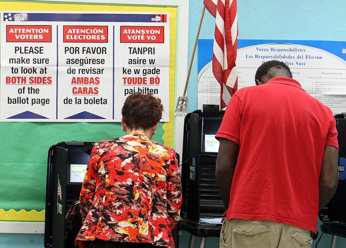 Gobierno de EEUU busca eliminar información que no esté en inglés de servicios federales