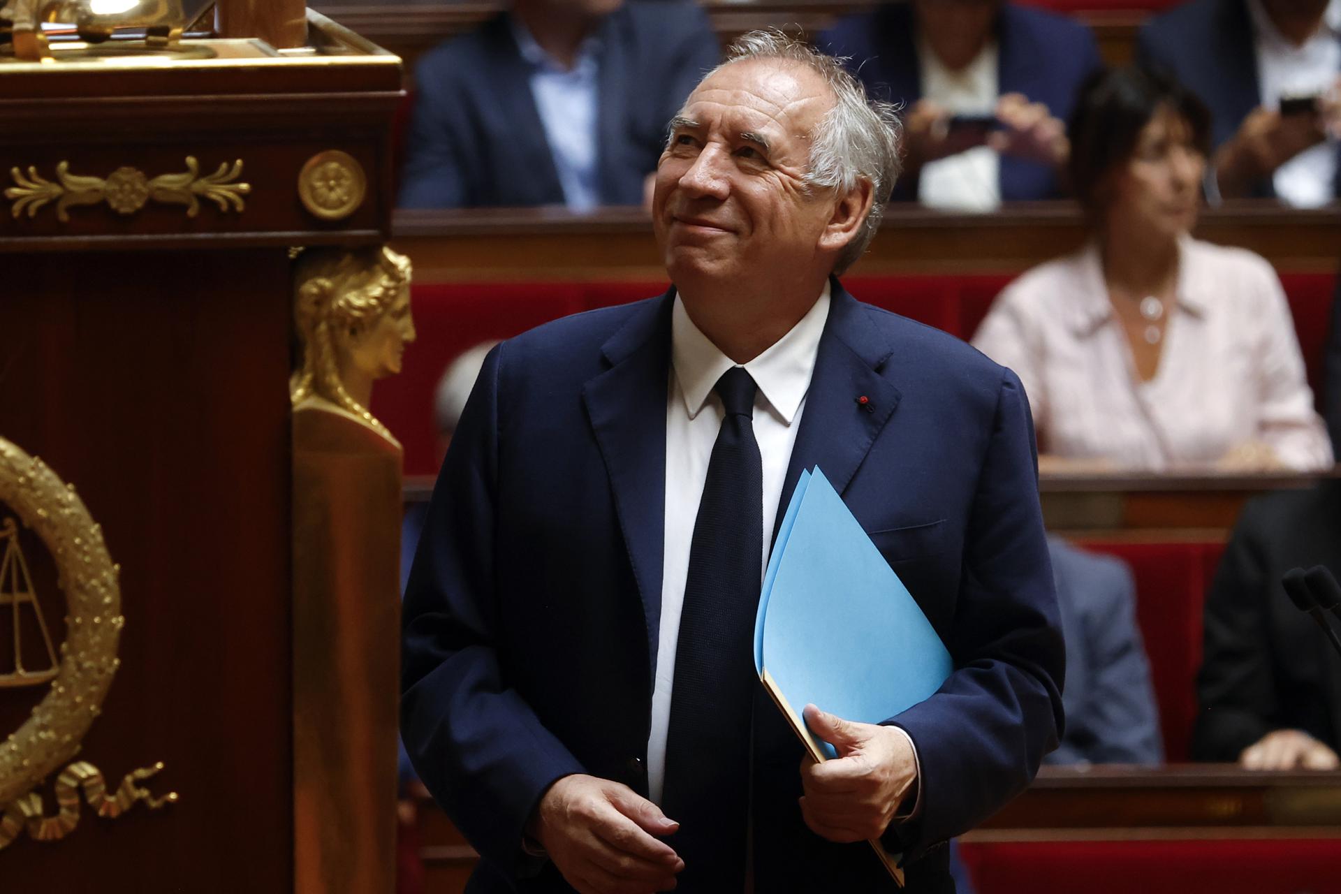 Macron busca recambio tras perder a su cuarto primer ministro desde enero de 2024
