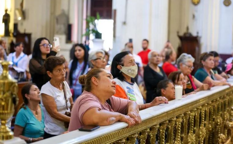 Maracuchos elevan plegaria a la Virgen Chinita para que los proteja de terremotos y temblores