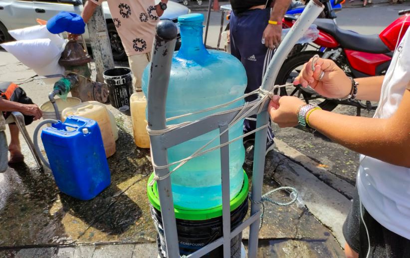 Vecinos de Parque Caiza en Caracas padecen apagones y escasez de agua desde hace más de 10 años