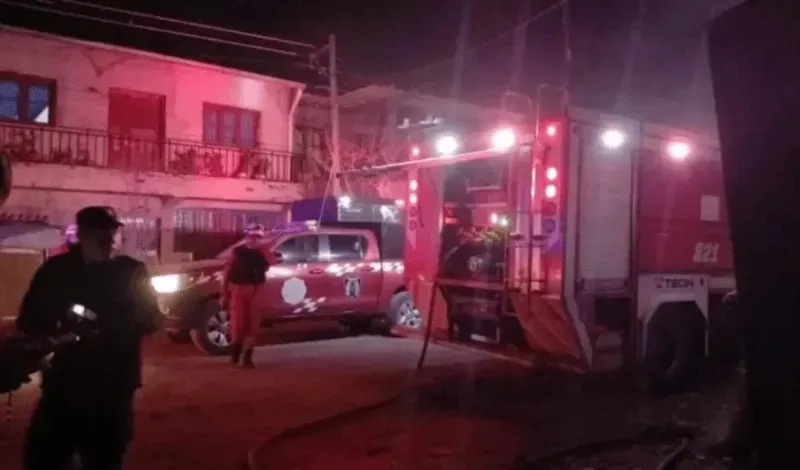Expareja le prendió fuego a su casa tras hallarlo con su nueva novia