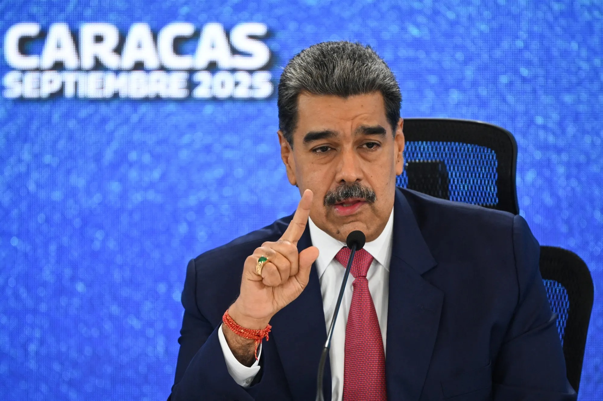 Bloomberg: Maduro ofrece ayuda a Trump para cazar a temidos líderes de pandillas venezolanas