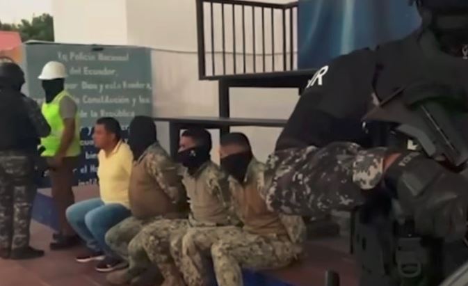 Detuvieron en Ecuador a cuatro militares por ser cómplices del tráfico de drogas