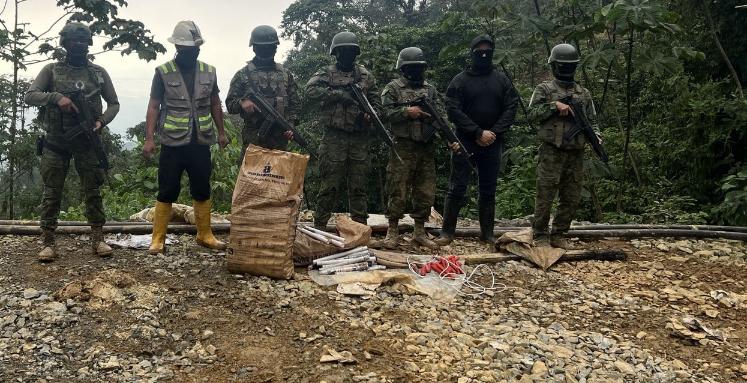 Venezolanos fueron detenidos en Ecuador durante un operativo contra la minería ilegal (VIDEO)
