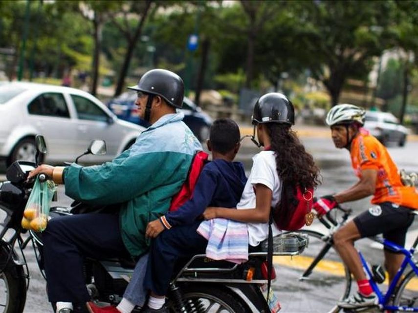 Menores de 10 años no podrán ser trasladados en moto tras prohibición del Intt