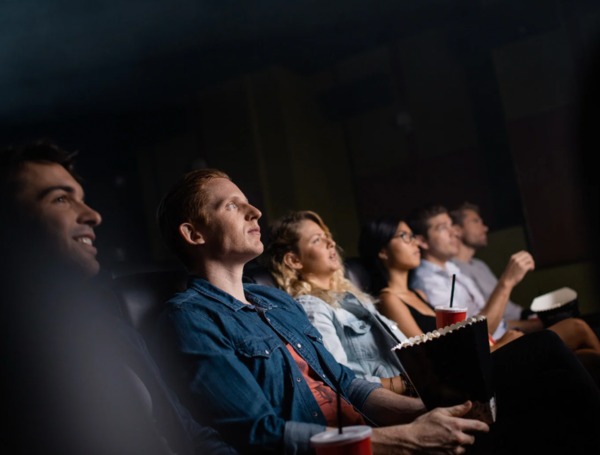 ¿El trabajo de tus sueños? Así te pueden pagar casi 700 dólares por ver películas