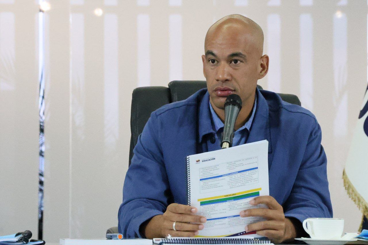 Héctor Rodríguez pidió a gobernadores y alcaldes no suspender clases por “cualquier razón”