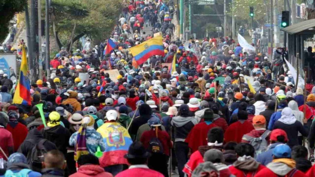 Autoridades registran al menos un fallecido y 12 militares heridos en protestas de Ecuador