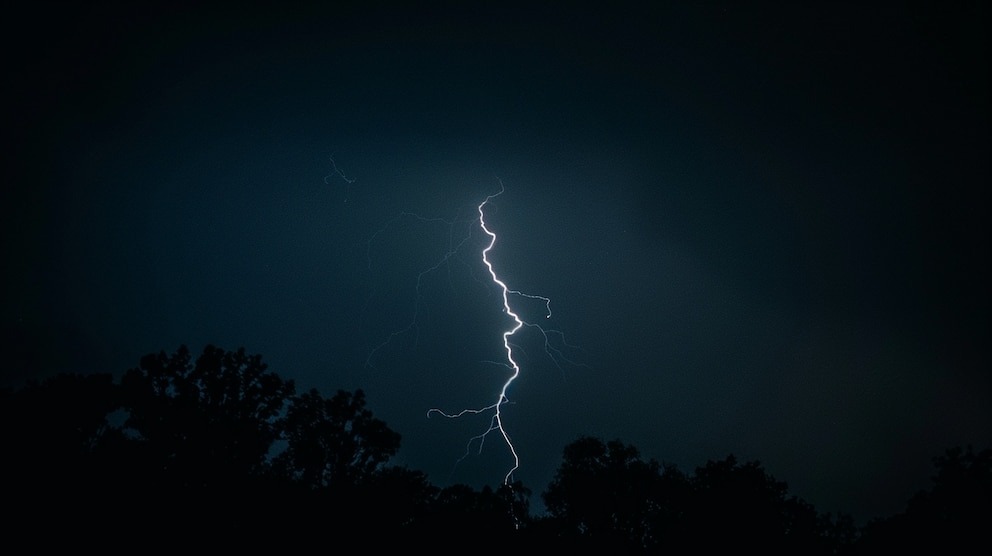 Realizaba un mandado en su moto, pero halló la muerte al ser alcanzado por un rayo