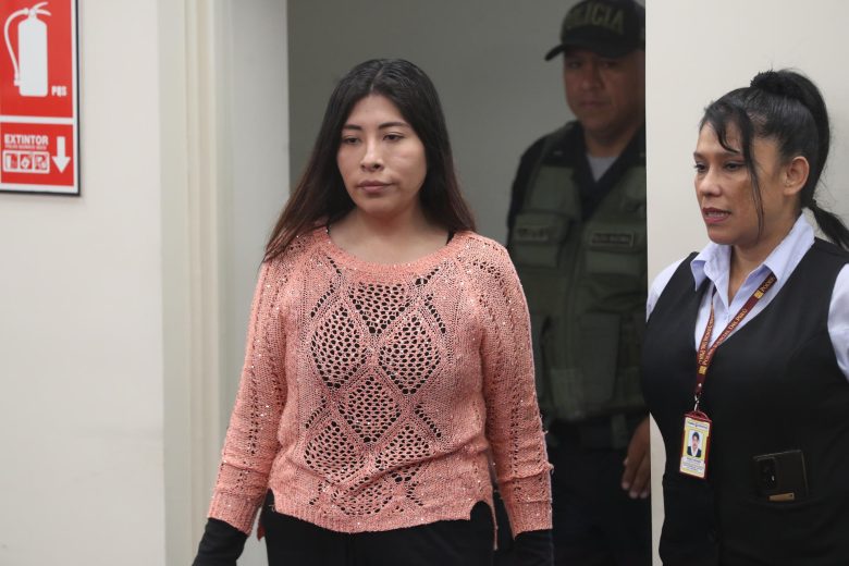 Ex primera ministra de Perú es trasladada a clínica en Lima antes de su excarcelación