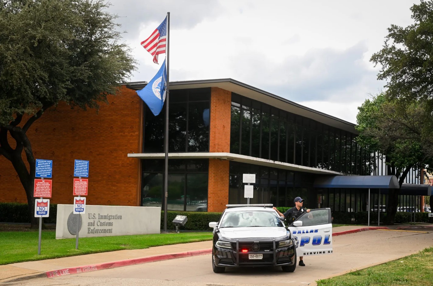 Murió el mexicano que resultó herido en el ataque a una oficina del ICE en Texas