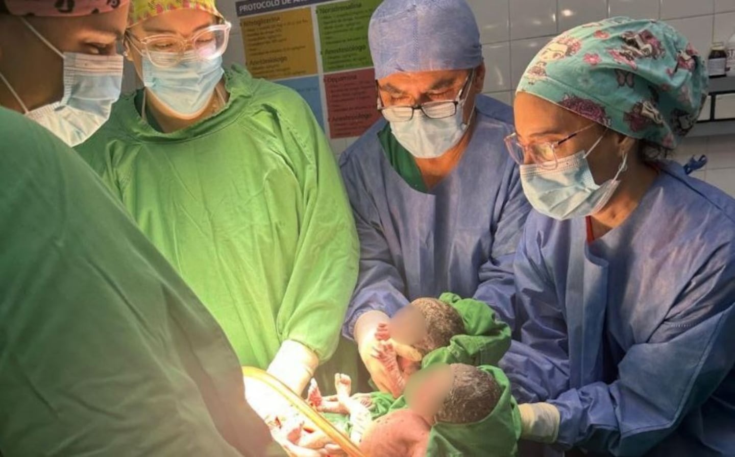 Una mujer dio a luz a trigemelas, un fenómeno que ocurre una vez en un millón de casos