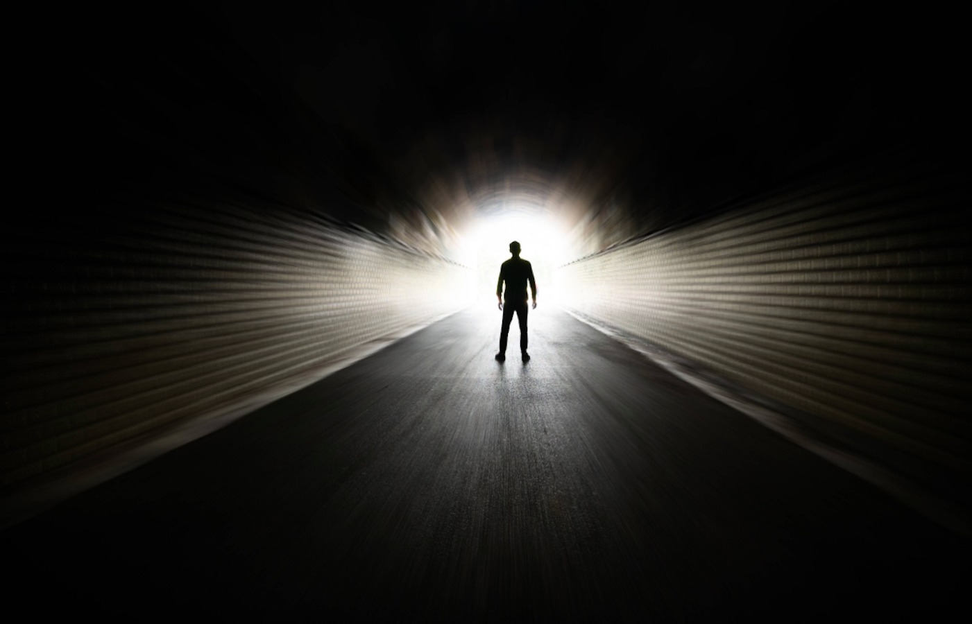 Científicos descubren qué ocurre en tu cerebro cuando mueres: revelan por qué ves túneles, luces y seres queridos