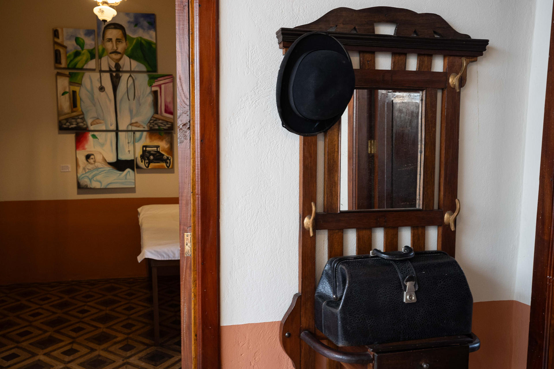 La sala de Caracas donde el doctor José Gregorio Hernández "opera sin bisturí"