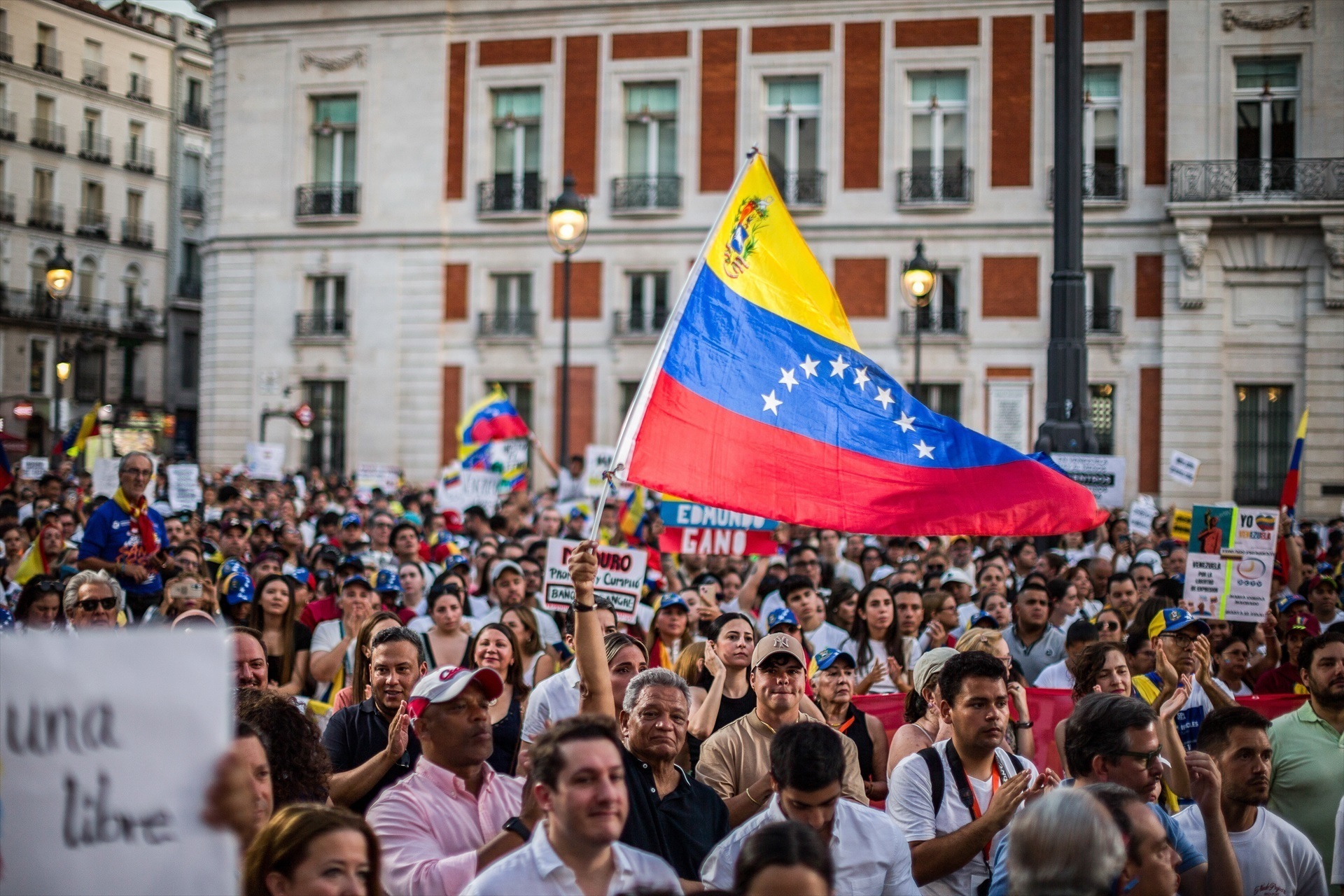 España regulariza a miles por arraigo y los venezolanos lideran la lista latinoamericana