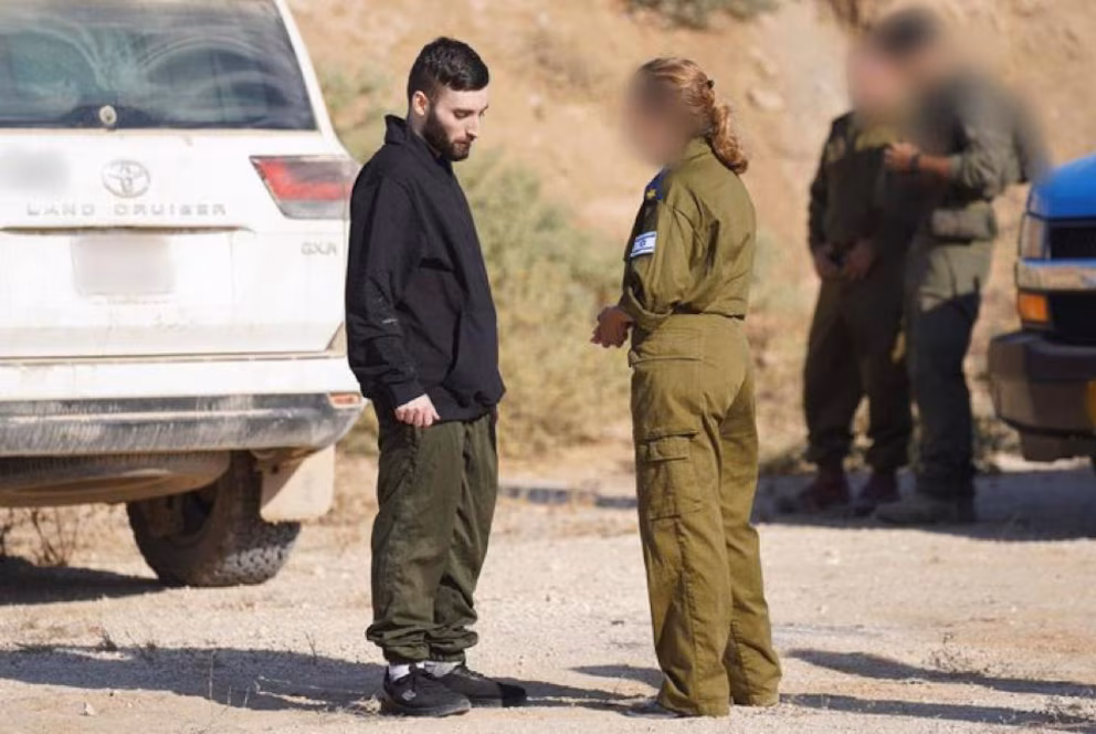 Últimos rehenes vivos liberados por Hamás ya están en territorio israelí