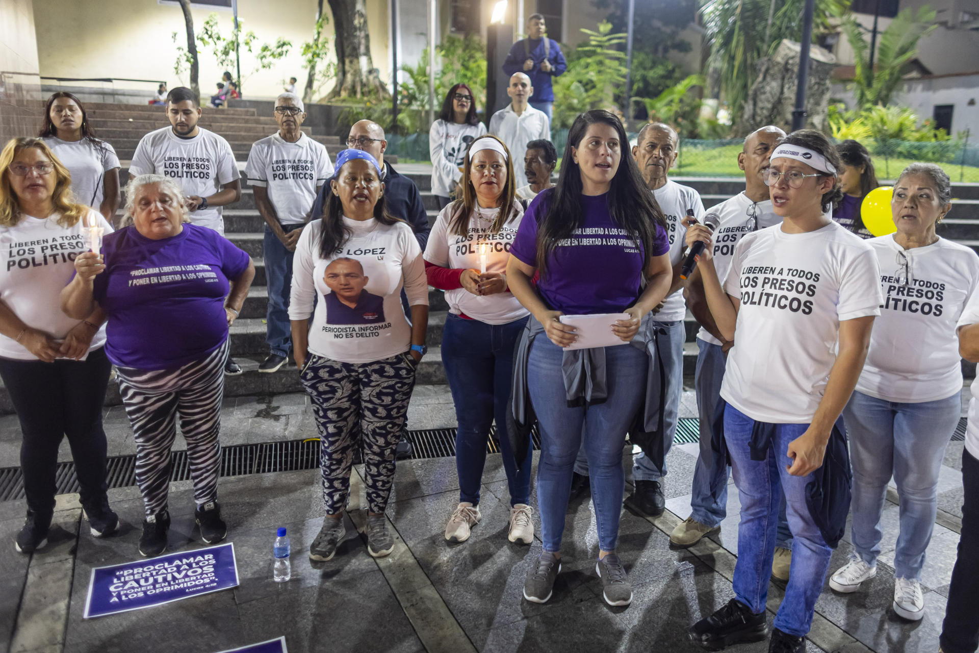 Venezolanos oran a sus próximos dos primeros santos por la libertad de presos políticos