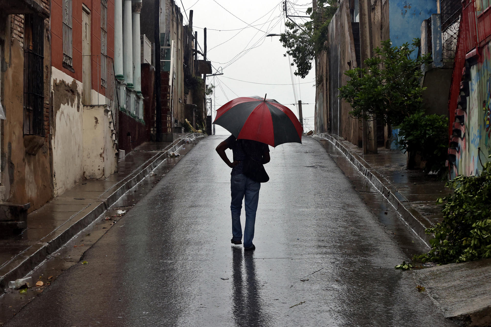 Huracán Melissa y la crisis energética mantienen los apagones de Cuba en máximos