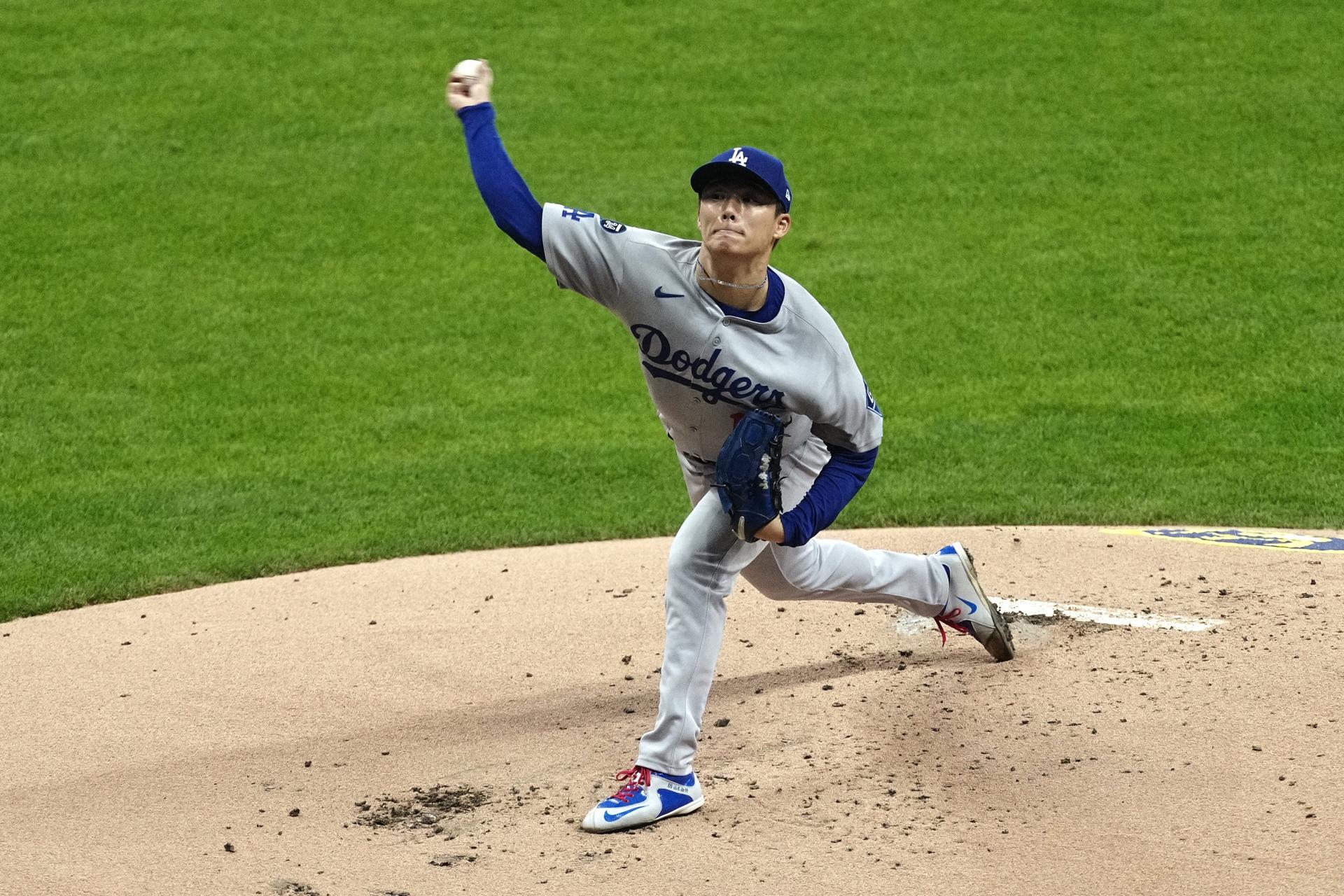 Joya de pitcheo de Yamamoto pone a los Dodgers dos juegos arriba en la final de la Liga Nacional
