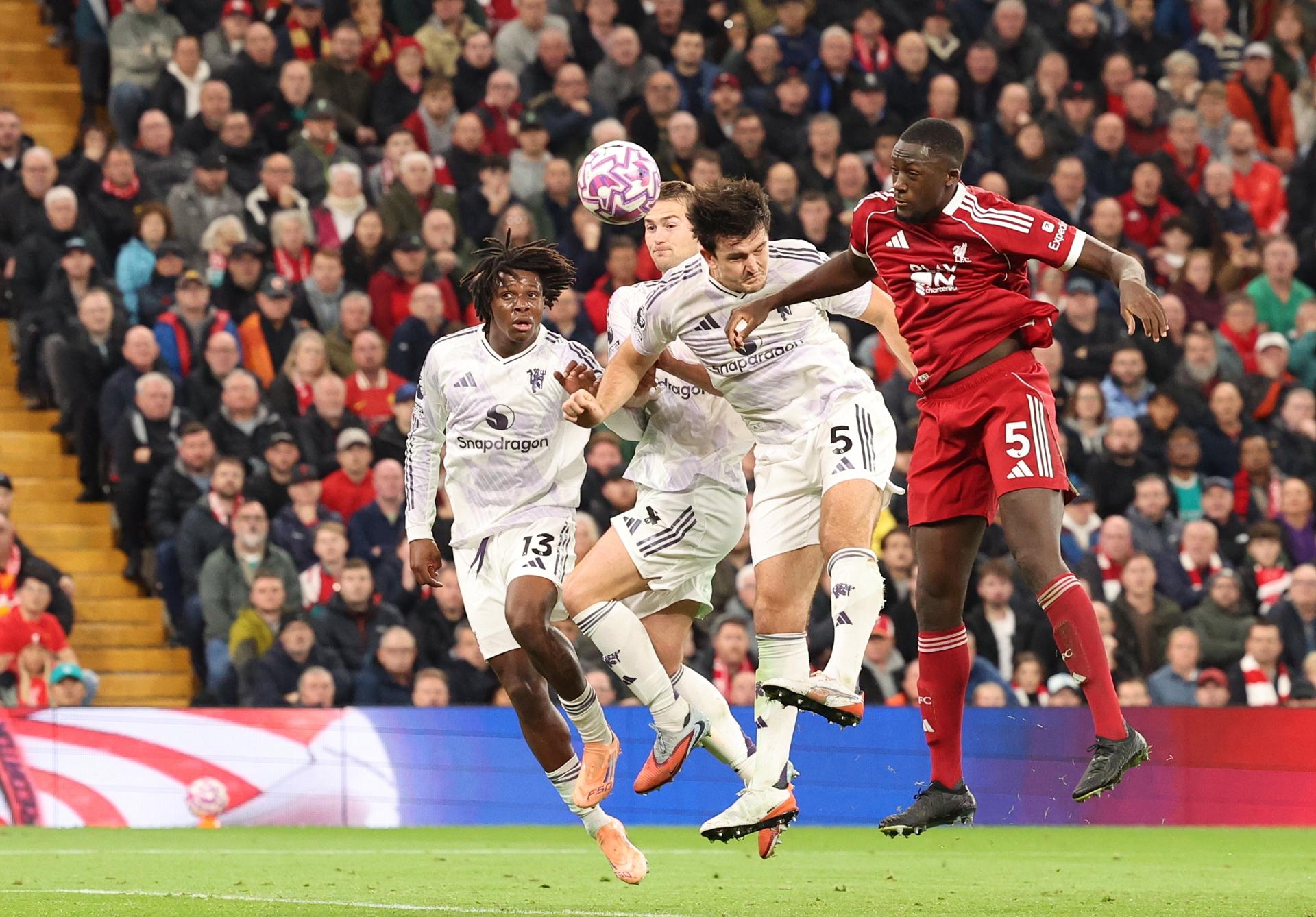 Manchester United rompió los pronósticos y se llevó el clásico de Inglaterra en su visita a Liverpool