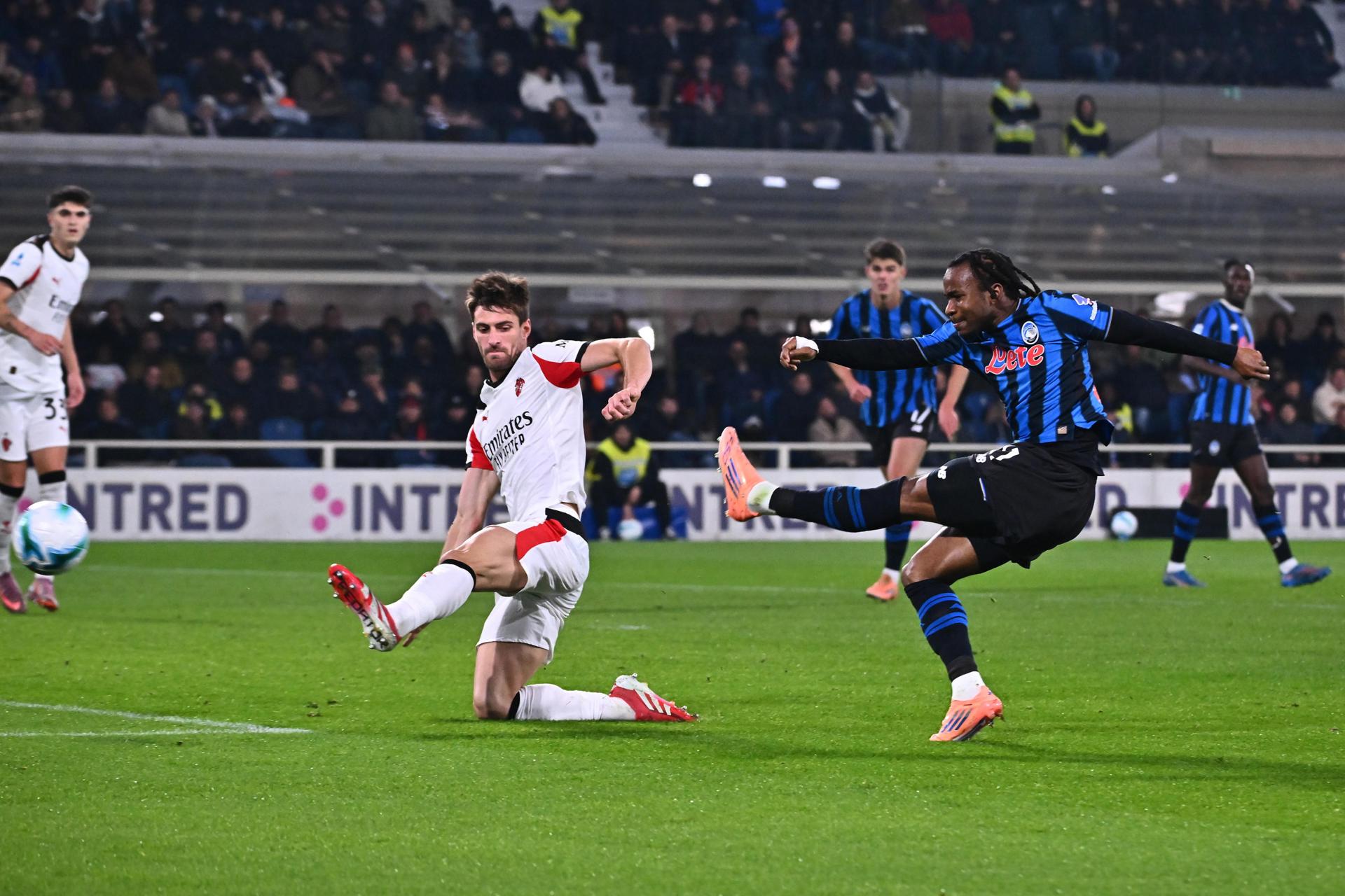 Atalanta frenó al Milan en la pelea con el Napoli por el liderato