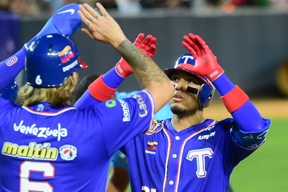 Con grand slam y lluvia de hits, Tiburones aplastaron a las Águilas en el Luis Aparicio