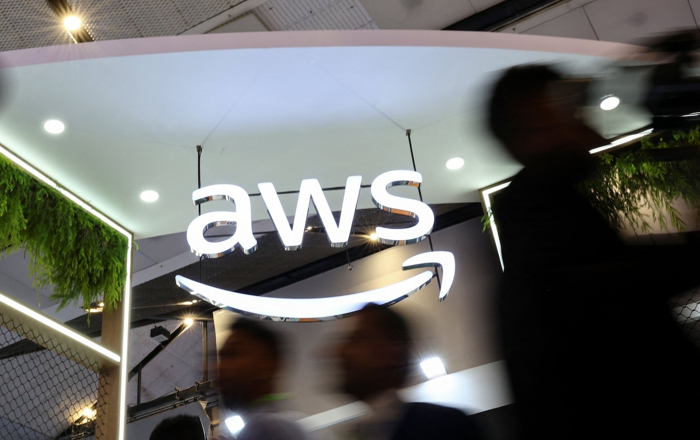 Qué causó la falla global en la nube de Amazon y por qué provocó el colapso temporal de internet