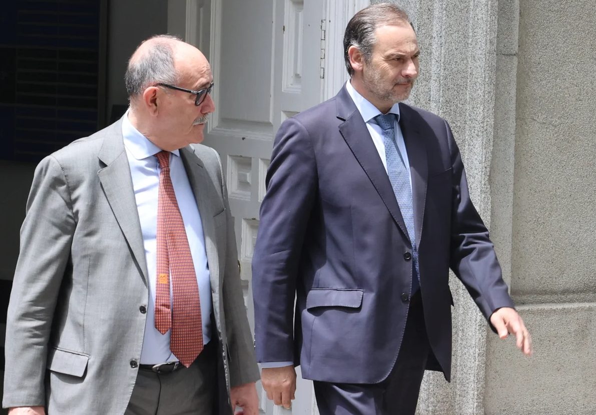 Juez español citó de nuevo a José Luis Ábalos y Koldo García tras informe sobre sus ingresos