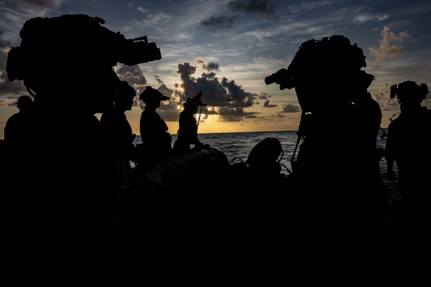 "No podéis vernos, pero nosotros sí a ustedes", la advertencia de los marines en el mar Caribe
