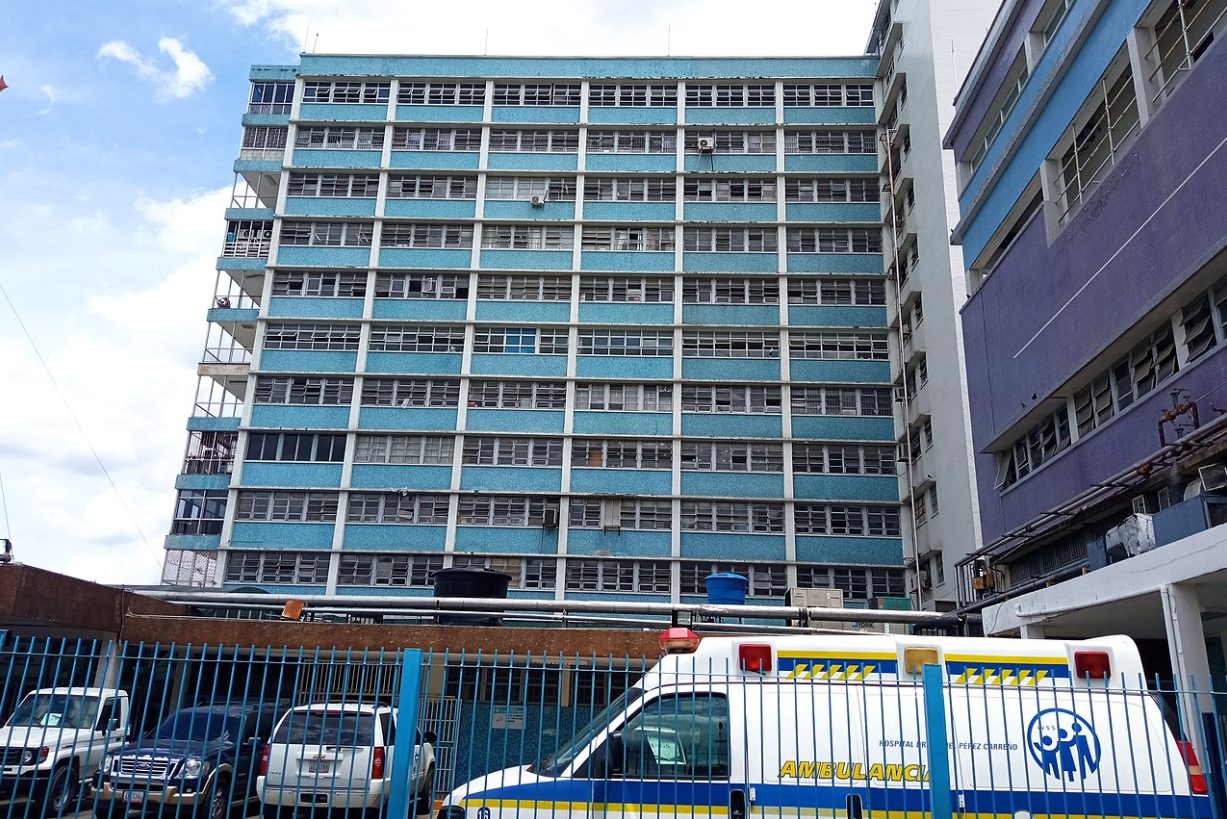 VIDEO: valiente venezolano con su mamá hospitalizada superó el miedo para denunciar verdades