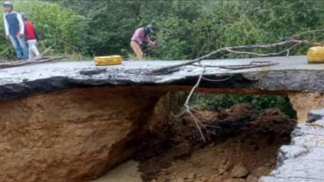 Lluvias y falta de mantenimiento provocaron el colapso de una alcantarilla en Anzoátegui