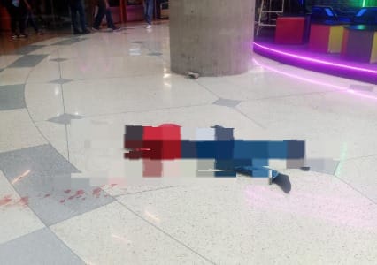 Joven se lanzó de uno de los pisos del Sambil en Chacao este #4Oct