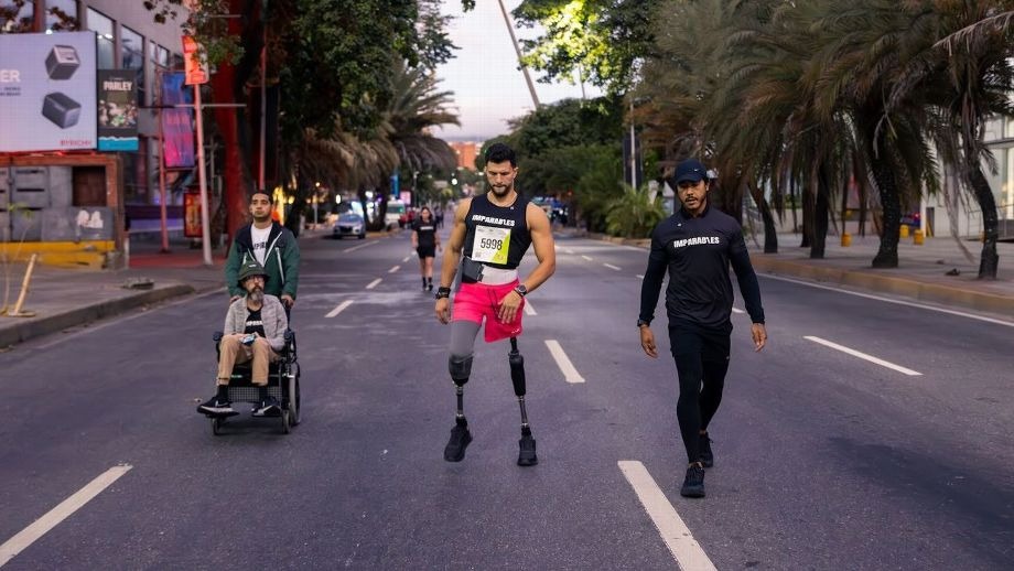 Juan Pablo Dos Santos, el venezolano que correrá el Maratón de Nueva York con prótesis en sus piernas