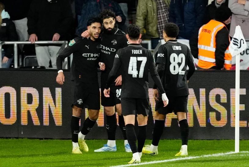Manchester City sufrió para remontar al Swansea y meterse en cuartos de la Copa de la Liga