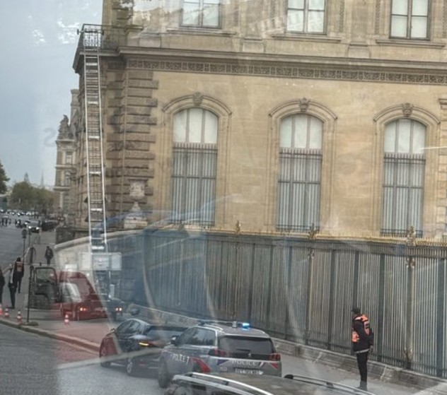 Las joyas robadas en el Louvre tienen un valor incalculable, dice el ministro del Interior (Videos)