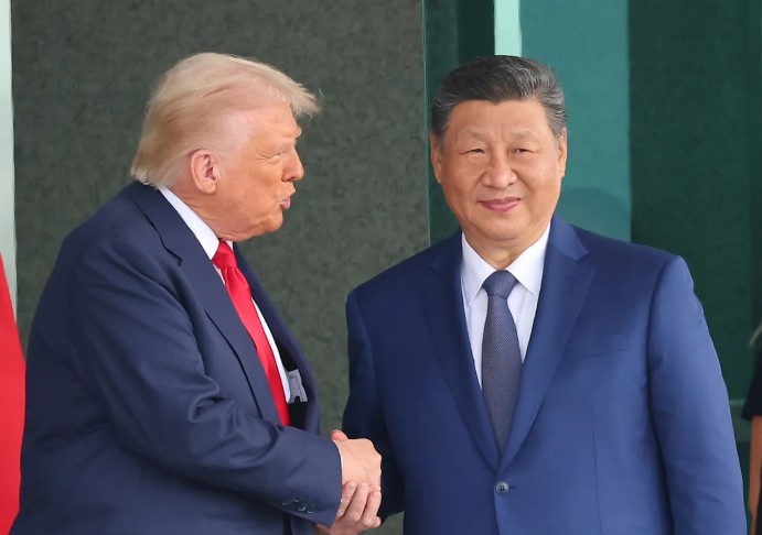 Trump reduce al 10 % los aranceles para China por el fentanilo tras reunirse con Xi