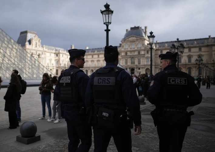 Siete detenidos por el robo del Louvre, pero faltan aún uno de los ladrones y las joyas