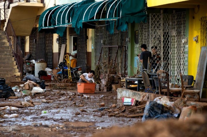 Aumentan a diecinueve los muertos en Jamaica por el paso del huracán Melissa