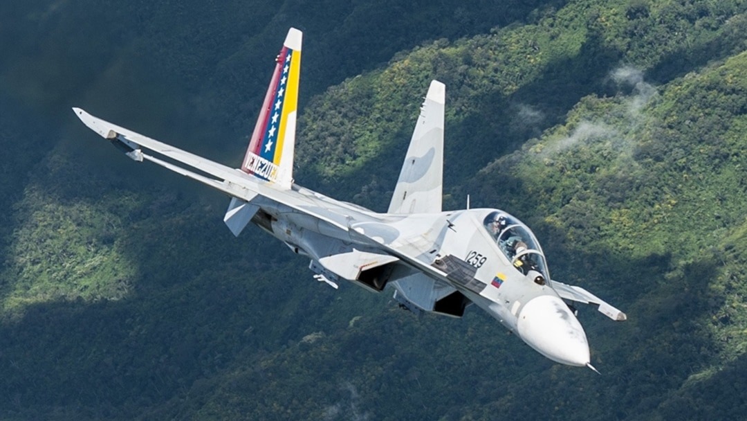 Fanb puso a prueba poder aéreo en medio de tensiones con EEUU: captan Su-30MK2 lanzando bombas no guiadas (VIDEO)