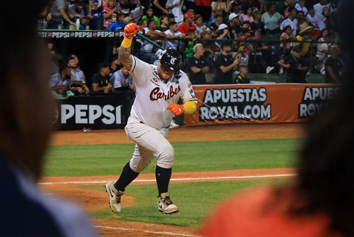 Caribes dejaron a Leones tendidos en el terreno en juego con muchas carreras