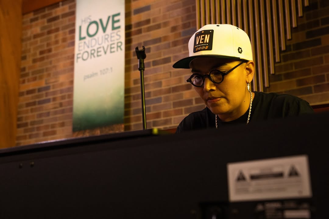 De periodista migrante a referente musical latina en Chicago (VIDEO)