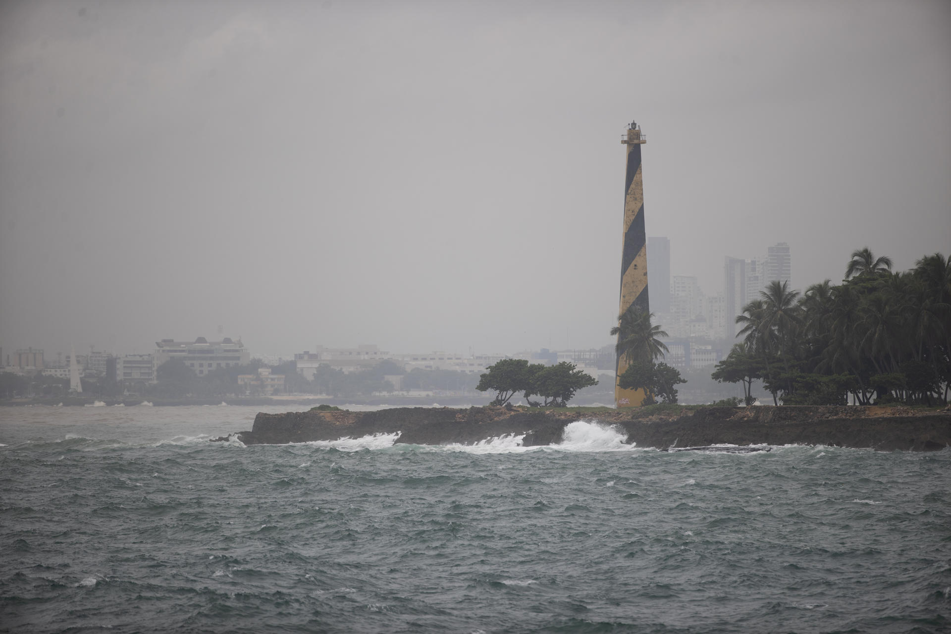Melissa azota el Caribe como huracán categoría 4 que podría fortalecerse camino a Jamaica