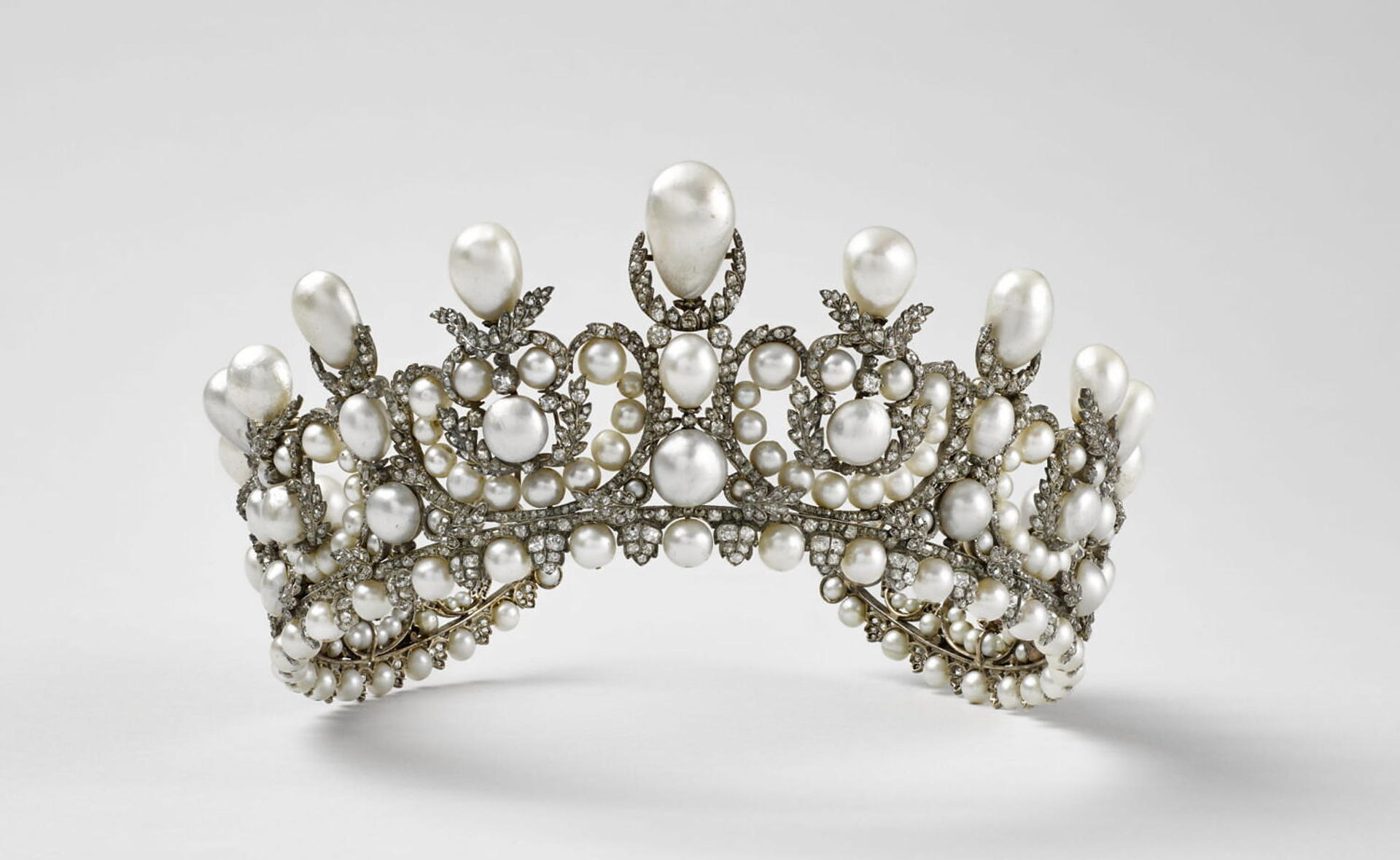 De la tiara de María Amalia al broche de la emperatriz Eugenia: estas son las joyas robadas del Louvre